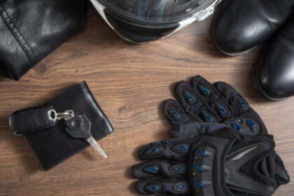 Moto sportive : les équipements essentiels pour votre sécurité et confort